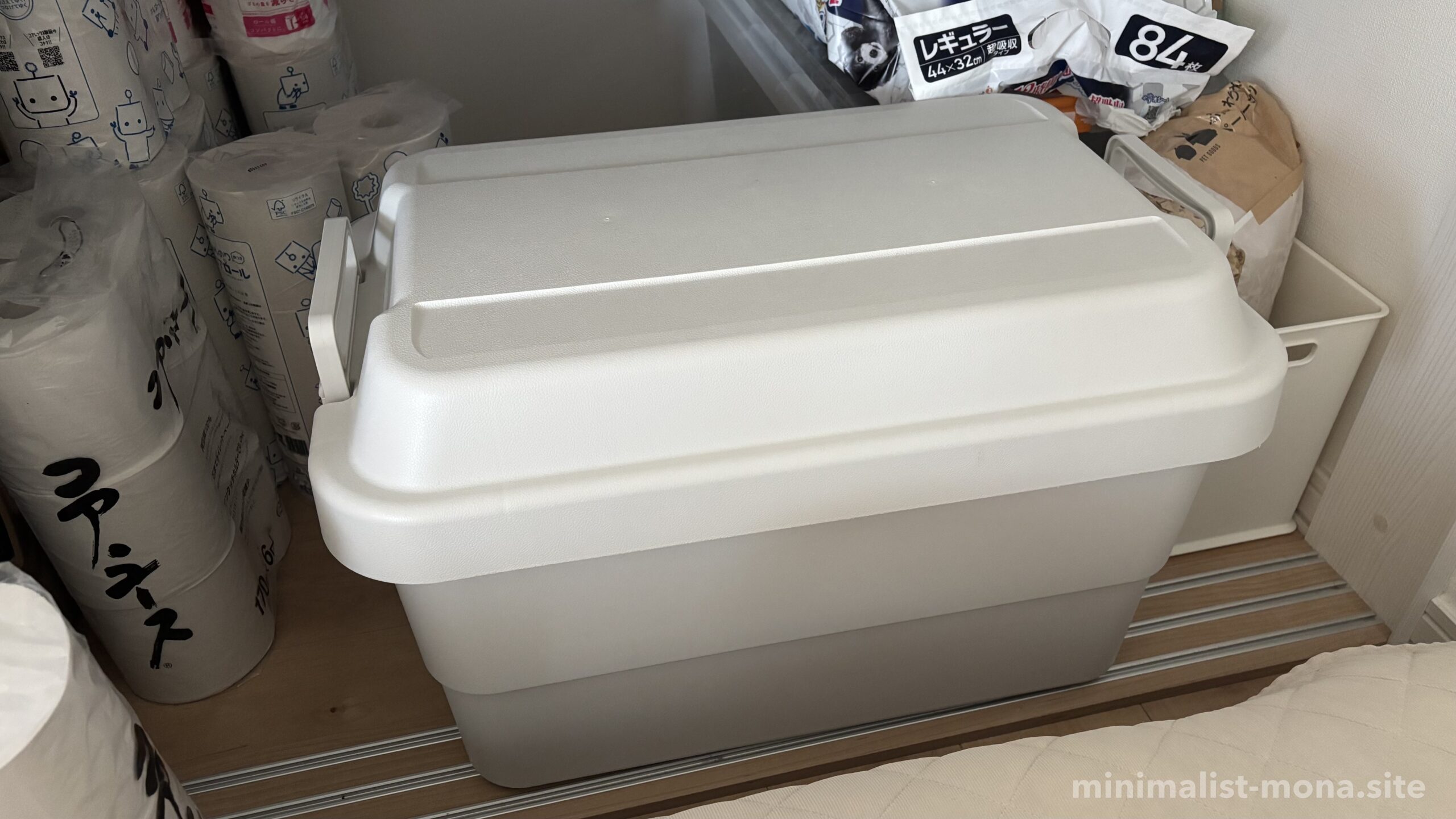 押し入れに置いた無印良品の頑丈収納ボックス