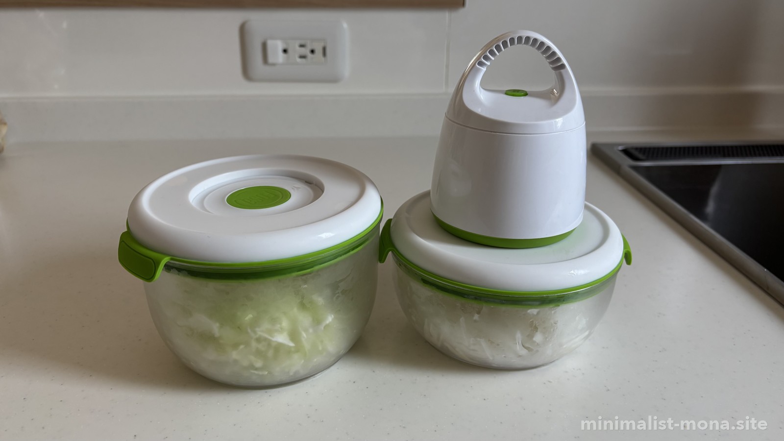 フォーサの真空保存容器に野菜を入れて保管している様子