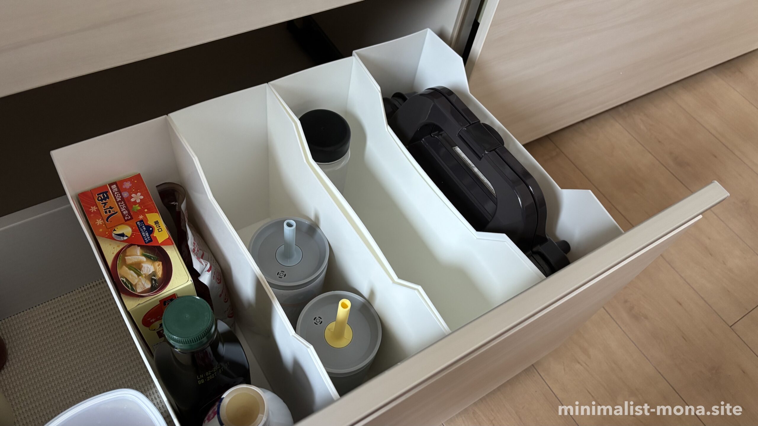 キッチンの引き出しで水筒収納に使っている無印良品のファイルボックス